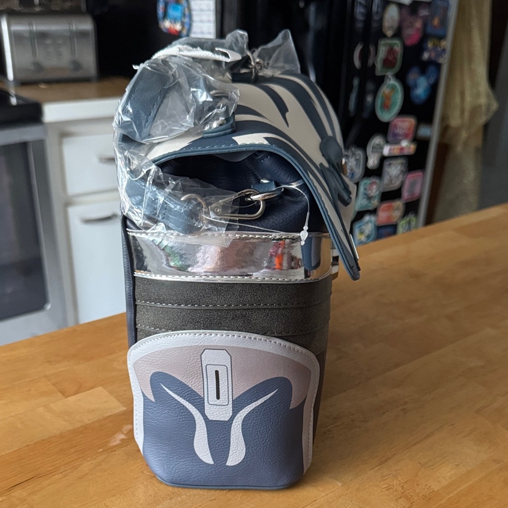 Her Universe Ahsoka Tano Crossbody and Mini Backpack - Picture 15 of 15
